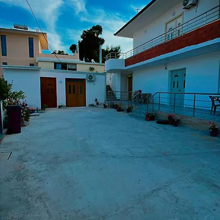 Apartment Luani's